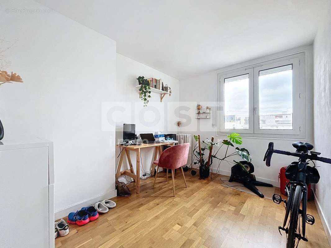 Appartement à COURBEVOIE