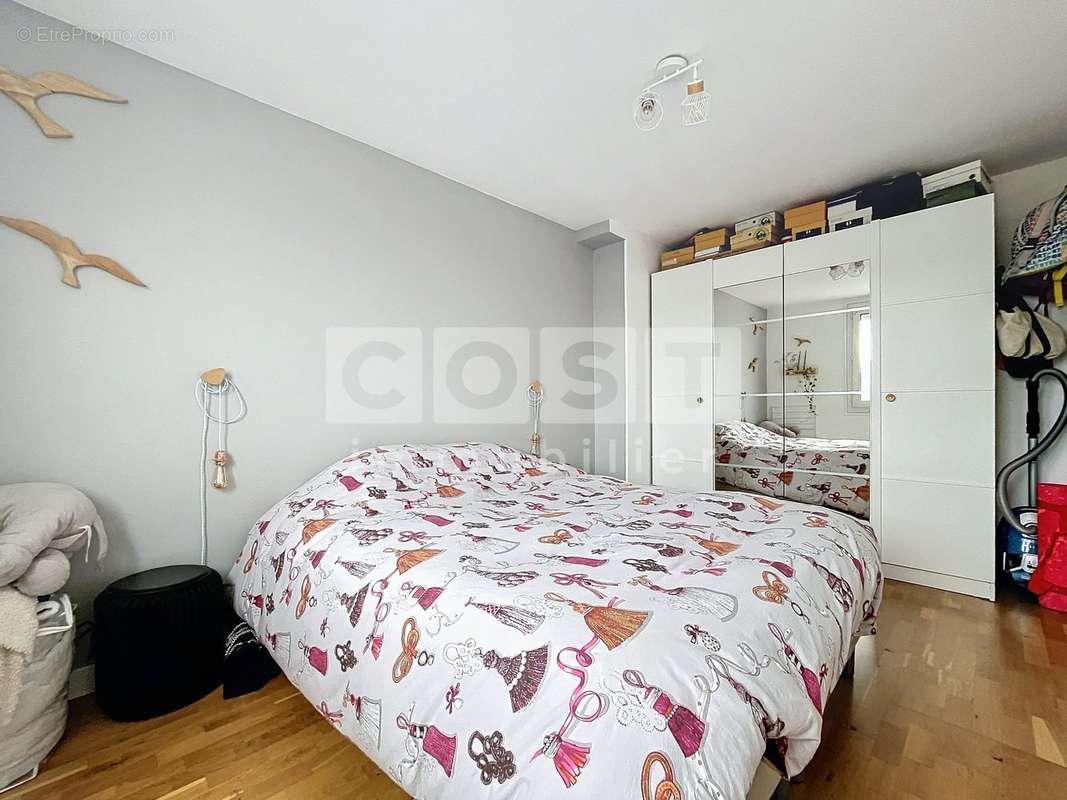 Appartement à COURBEVOIE