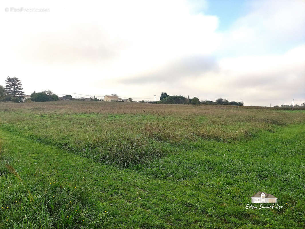 Terrain à ANGLADE