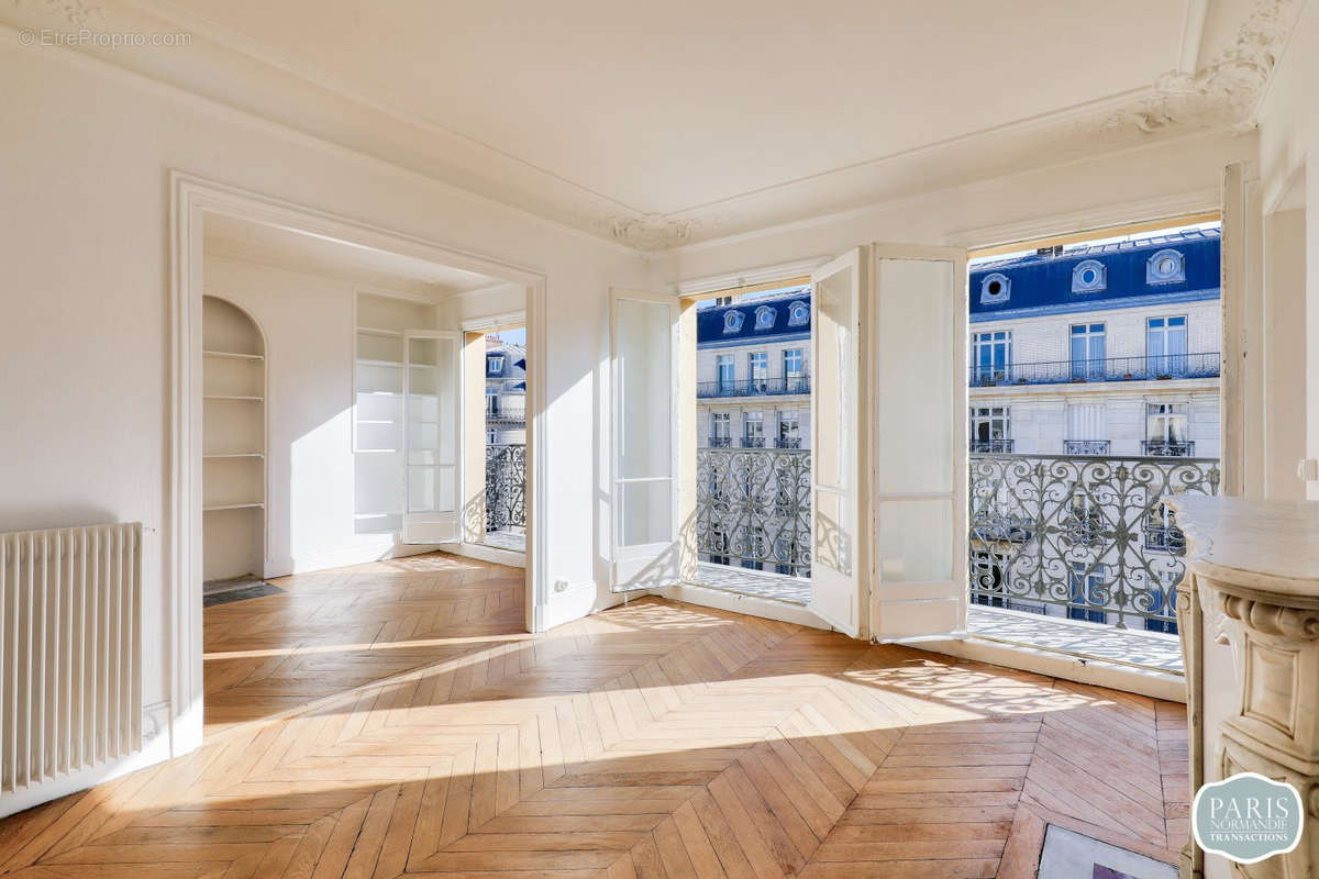 Appartement à PARIS-17E