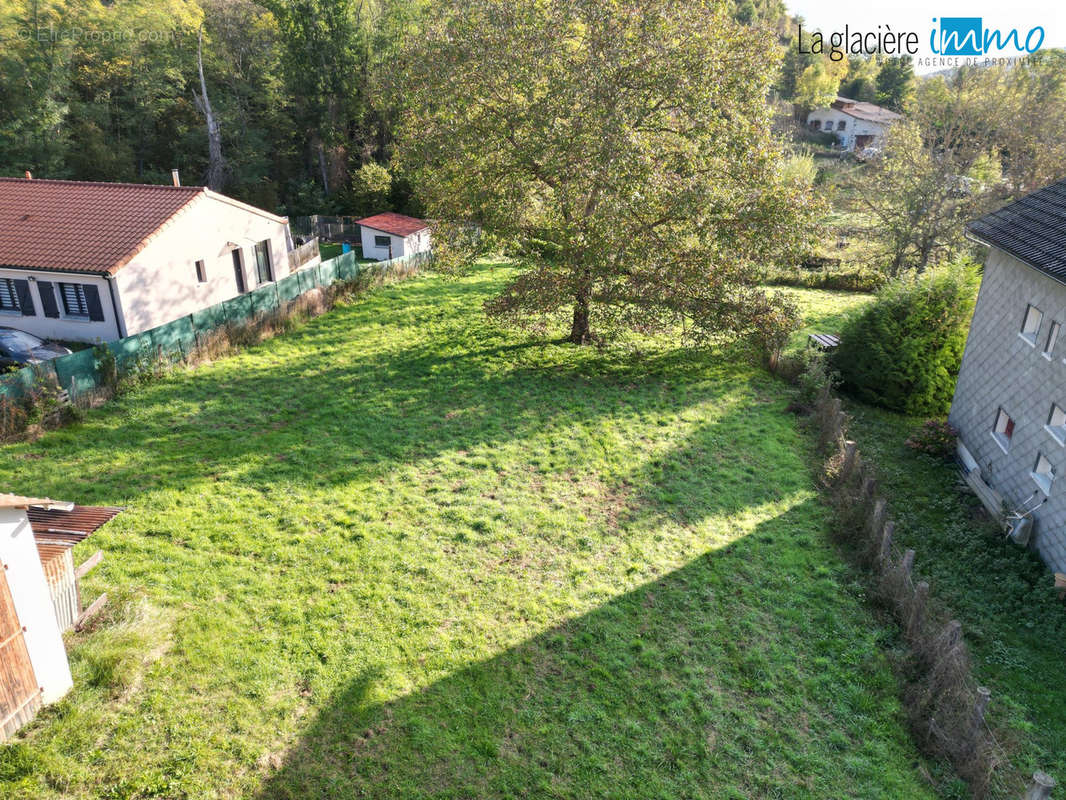 Terrain à MONTAIGUT-LE-BLANC