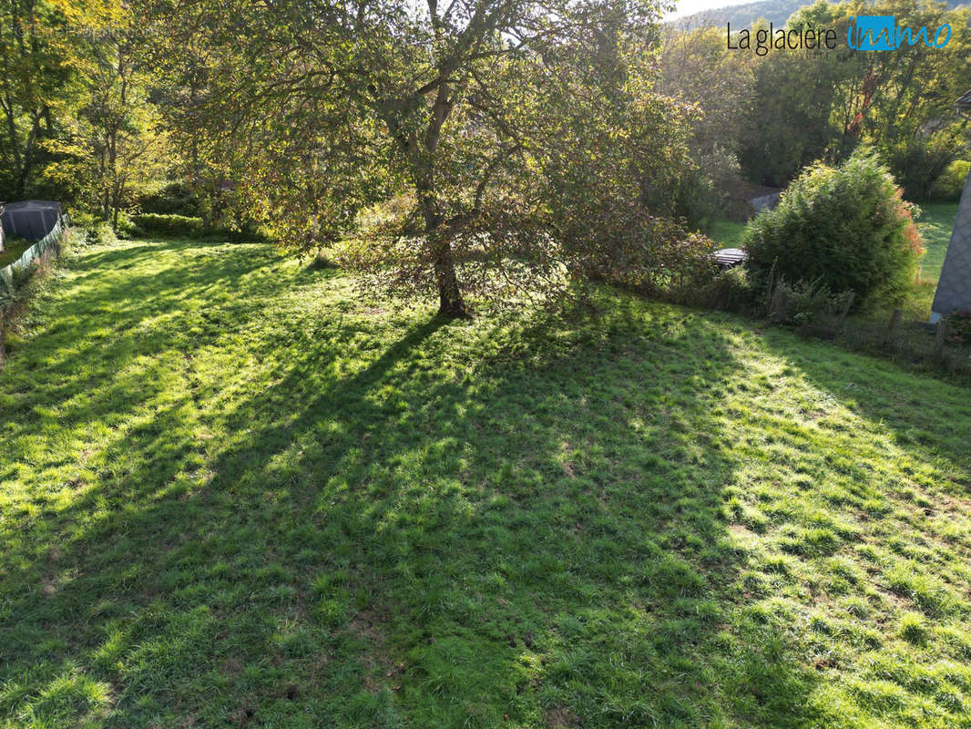 Terrain à MONTAIGUT-LE-BLANC