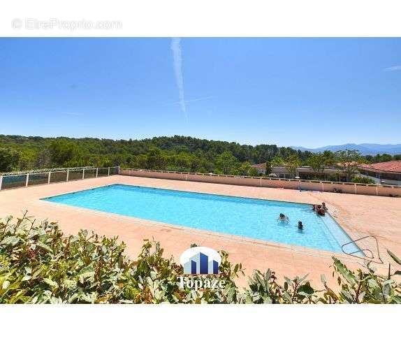 Appartement à ROQUEBRUNE-SUR-ARGENS