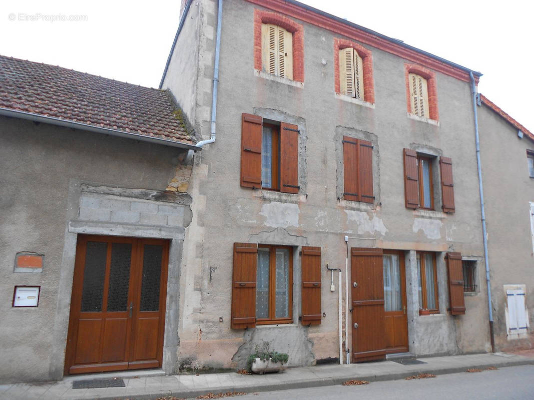 Maison à CHENAY-LE-CHATEL