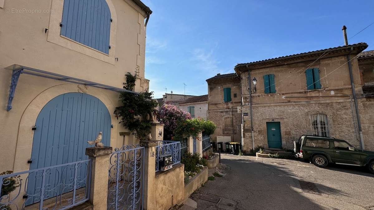 Terrain à FONTVIEILLE