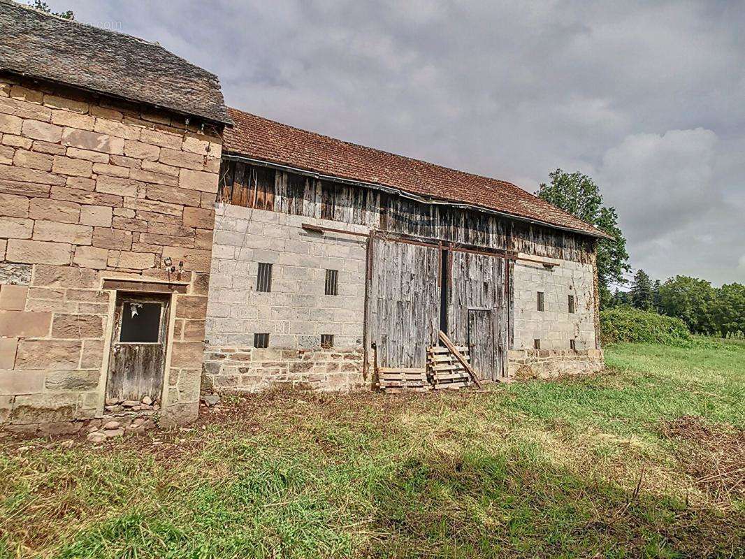 Maison à SAINT-PANTALEON-DE-LARCHE