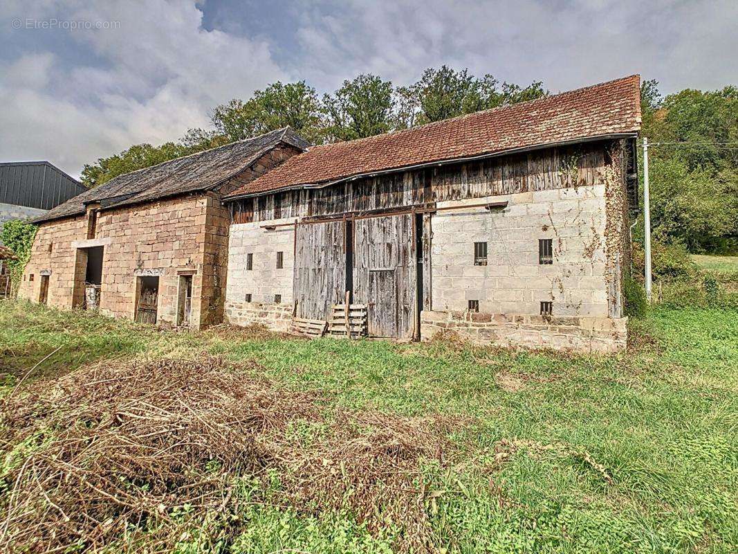 Maison à SAINT-PANTALEON-DE-LARCHE