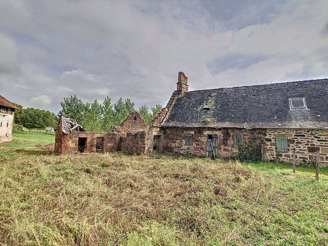 Maison à SAINT-PANTALEON-DE-LARCHE