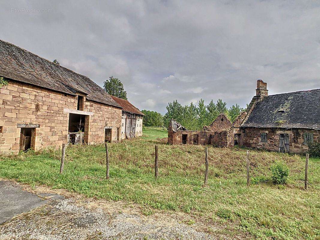 Maison à SAINT-PANTALEON-DE-LARCHE