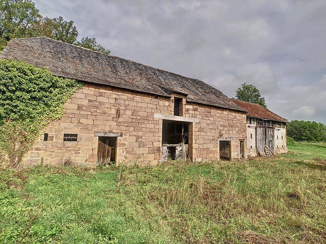 Maison à SAINT-PANTALEON-DE-LARCHE