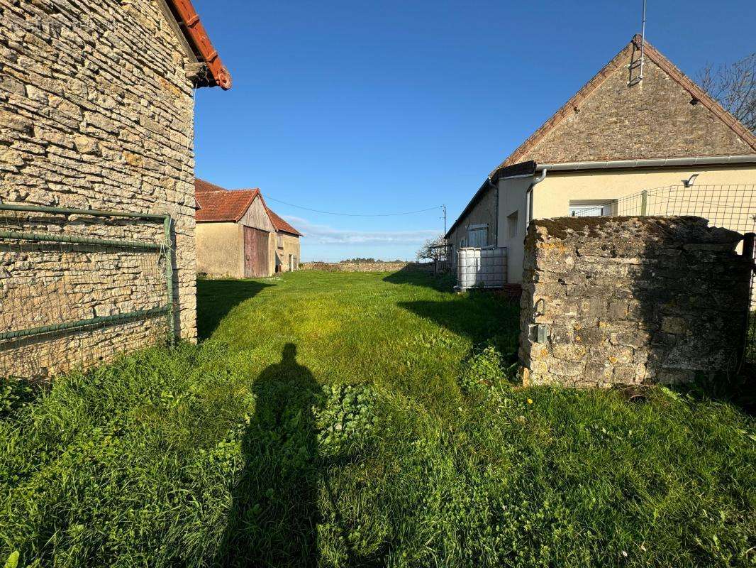 Maison à BESSAIS-LE-FROMENTAL