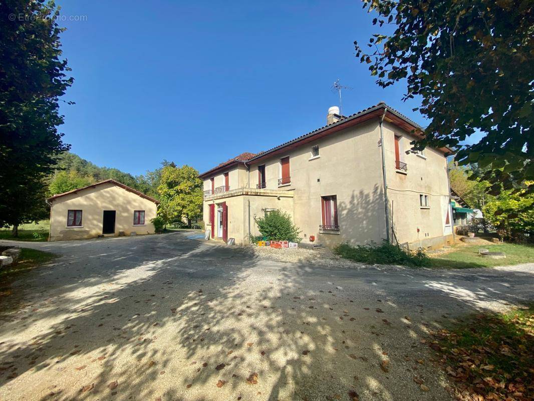 Maison à SAINT-GEORGES-DE-MONTCLARD