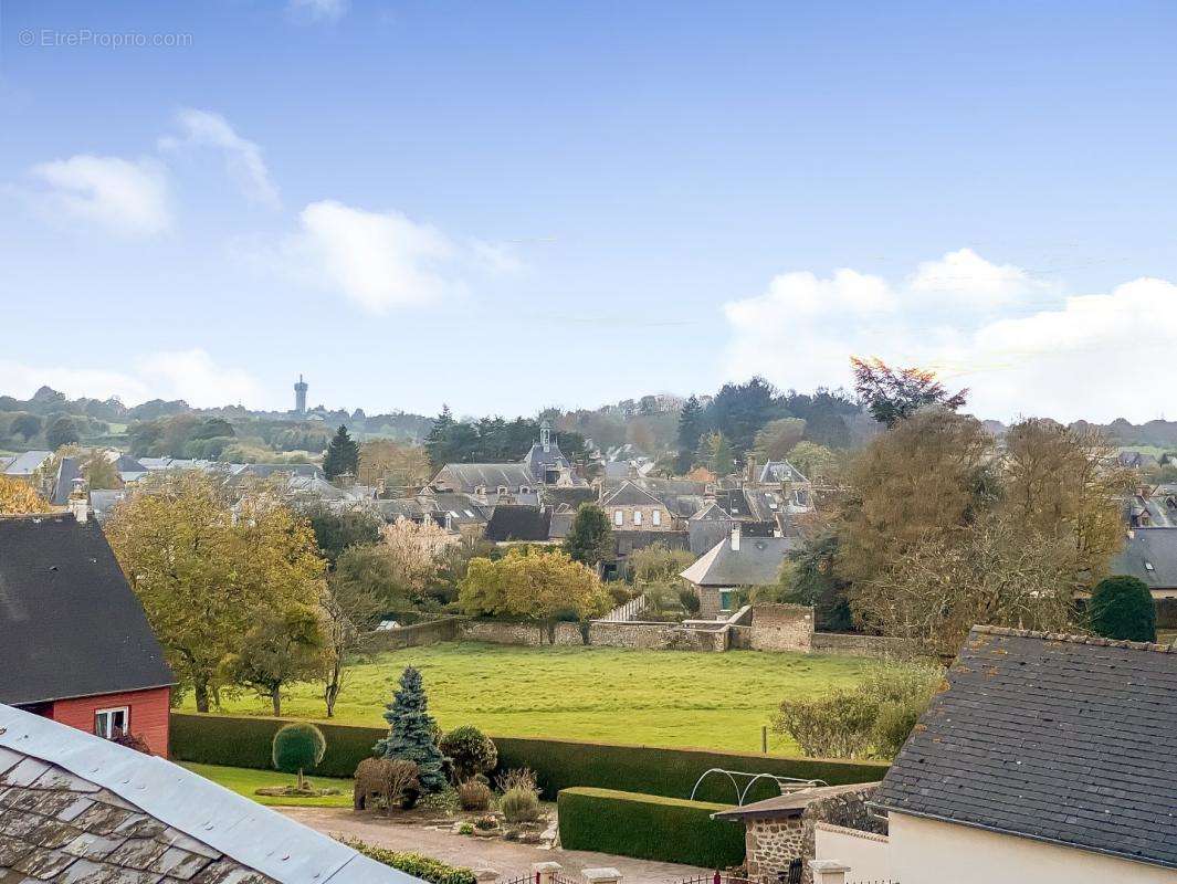 Maison à LASSAY-LES-CHATEAUX