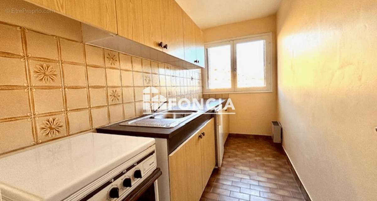 Appartement à BAGNOLS-SUR-CEZE