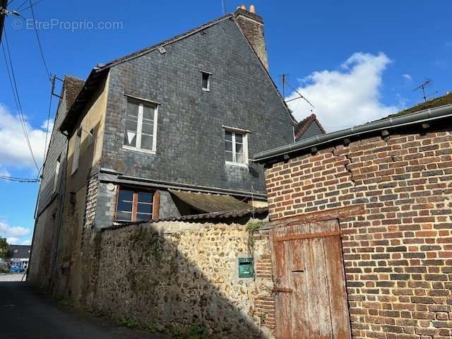 Maison à LA BAZOCHE-GOUET