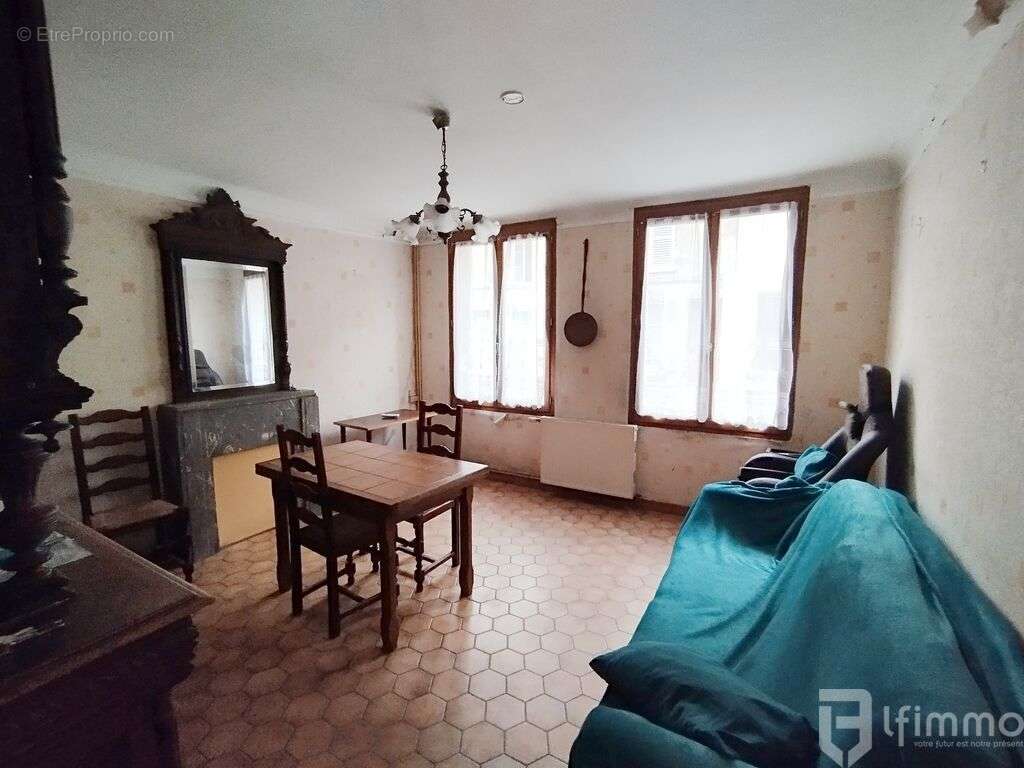 Appartement à NEUILLY-SAINT-FRONT