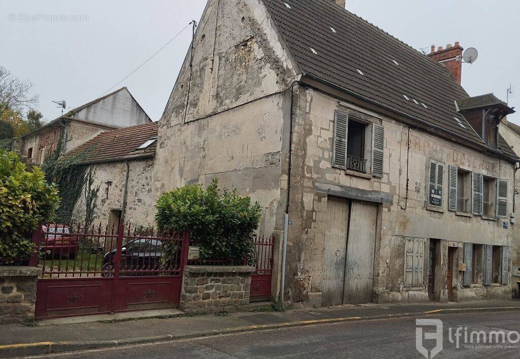 Appartement à NEUILLY-SAINT-FRONT