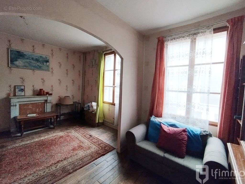 Appartement à NEUILLY-SAINT-FRONT