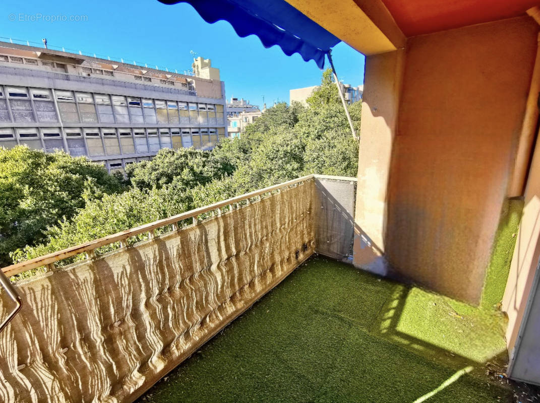 Appartement à MARSEILLE-5E