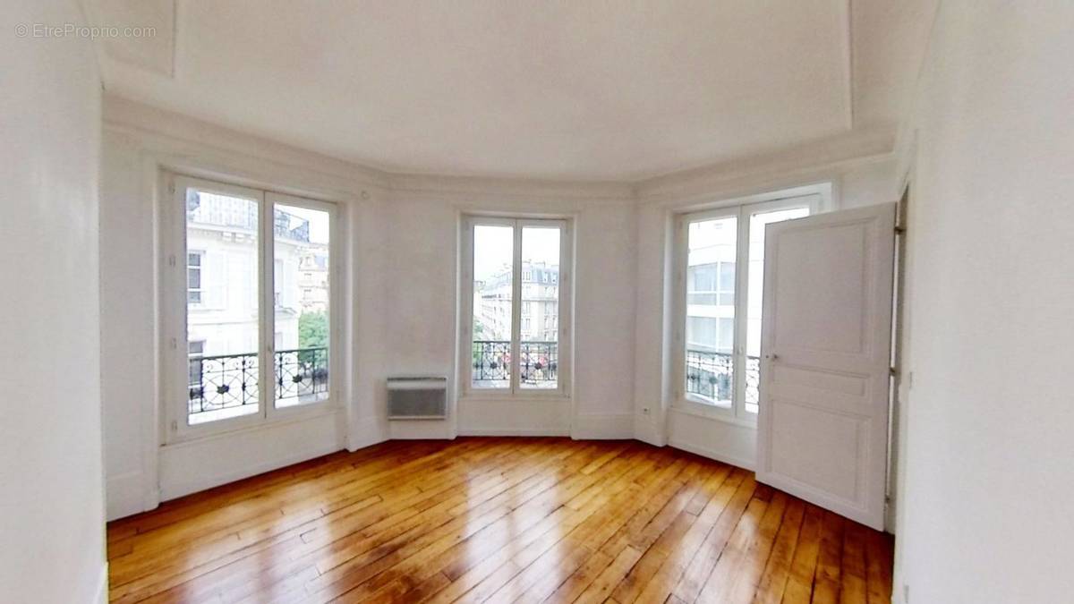 Appartement à PARIS-15E