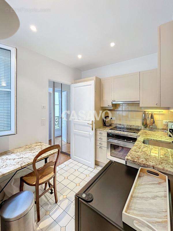 Appartement à PARIS-7E