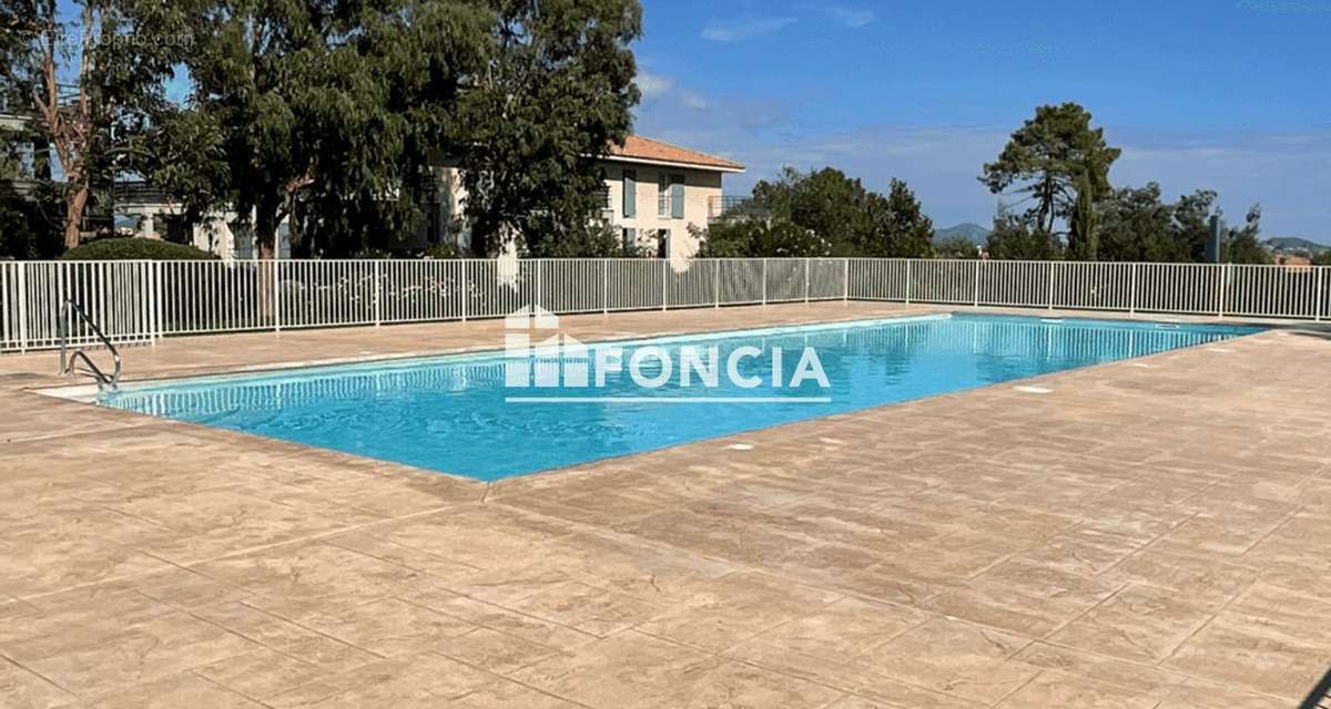 Appartement à ROQUEBRUNE-SUR-ARGENS