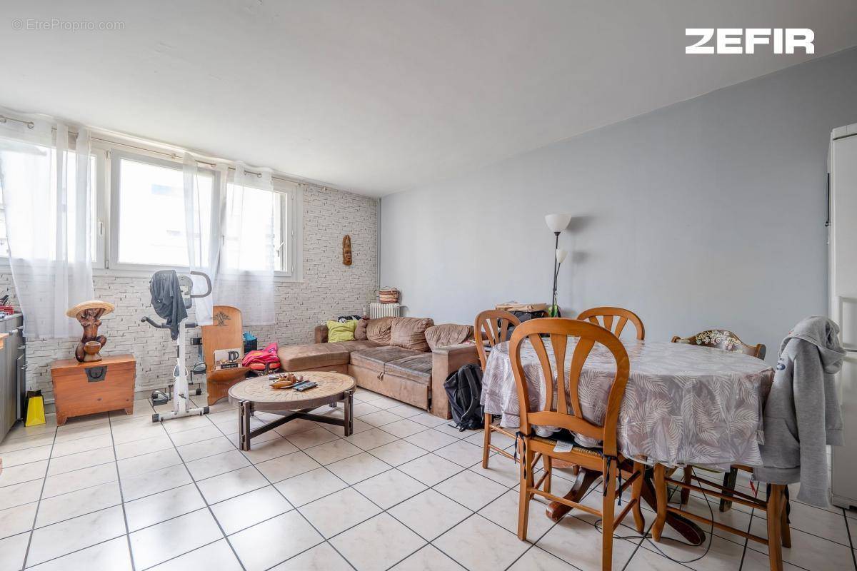 Appartement à FRESNES