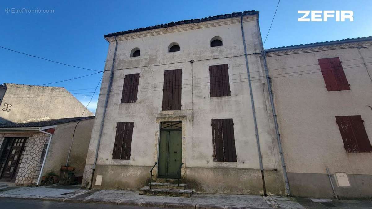 Maison à PORT-SAINTE-MARIE