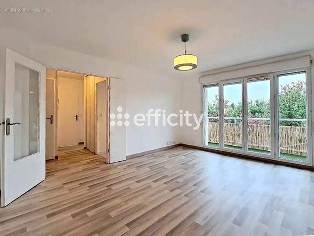 Appartement à JOUY-LE-MOUTIER