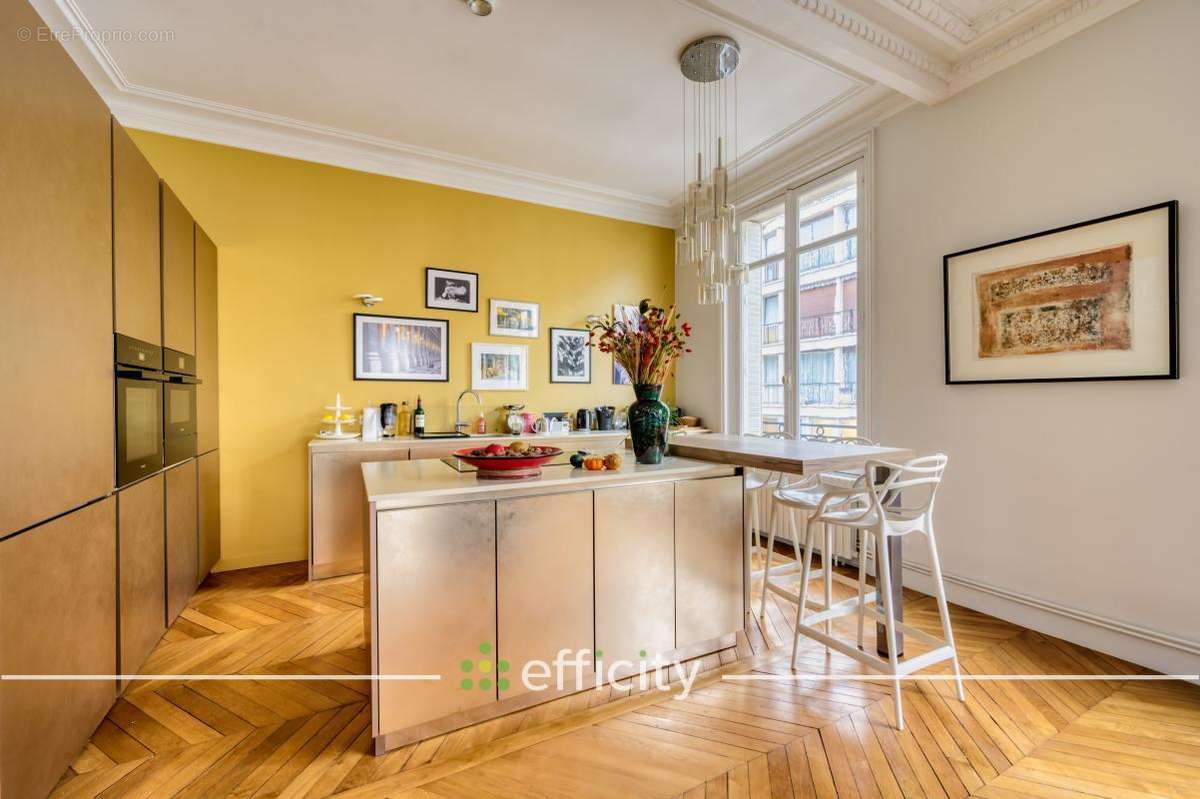 Appartement à PARIS-17E