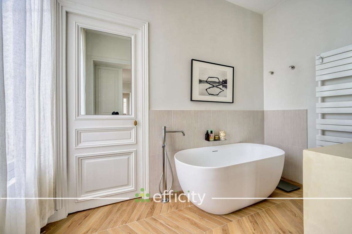 Appartement à PARIS-17E