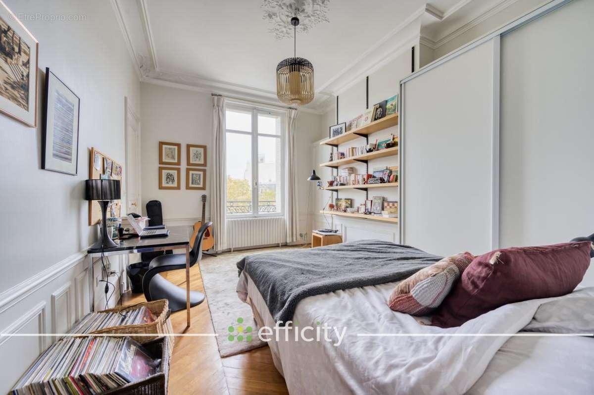 Appartement à PARIS-17E