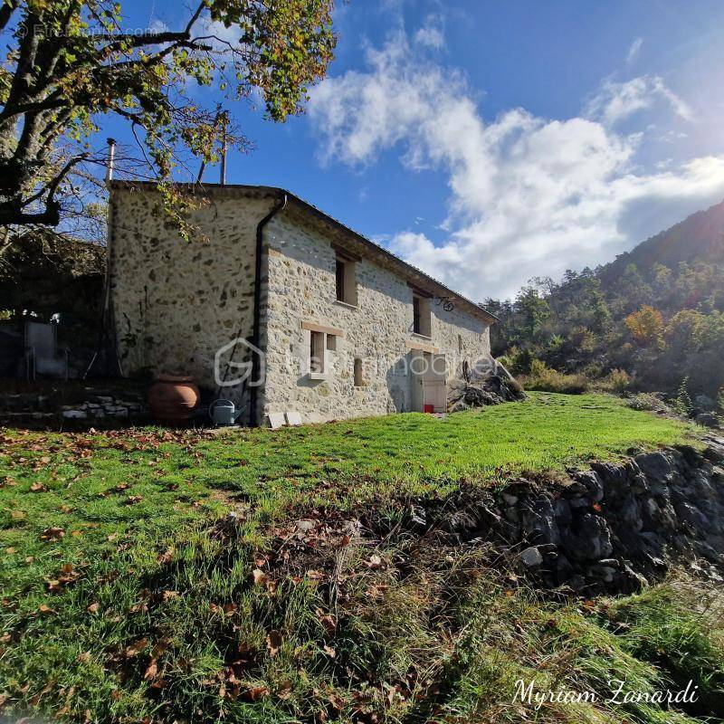 Maison à LA PALUD-SUR-VERDON