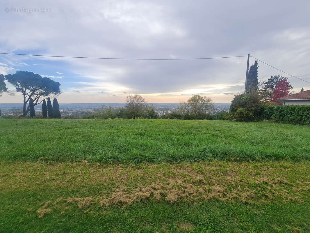 Terrain à BON-ENCONTRE