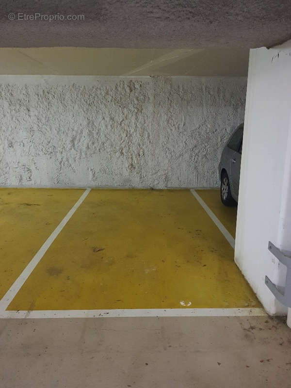 Parking à PARIS-15E