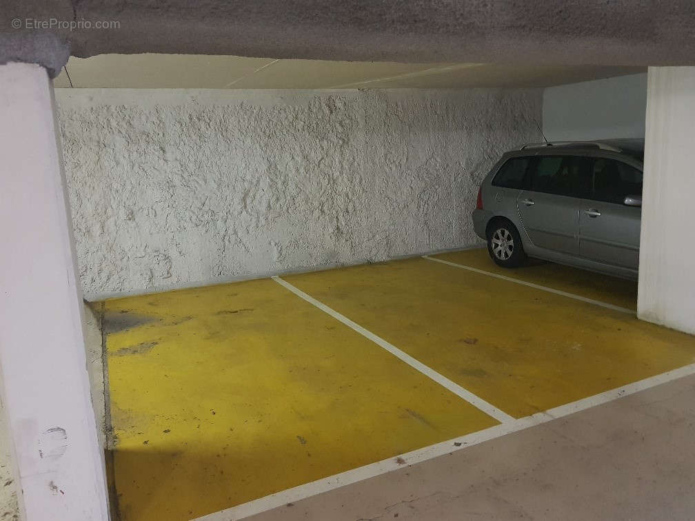 Parking à PARIS-15E