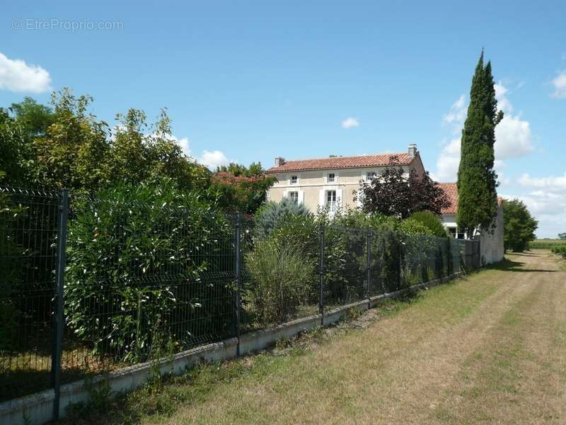 Maison à JARNAC