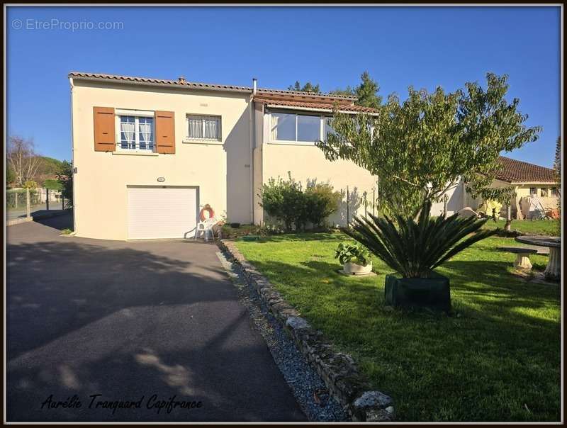 Maison à BUSSAC-SUR-CHARENTE