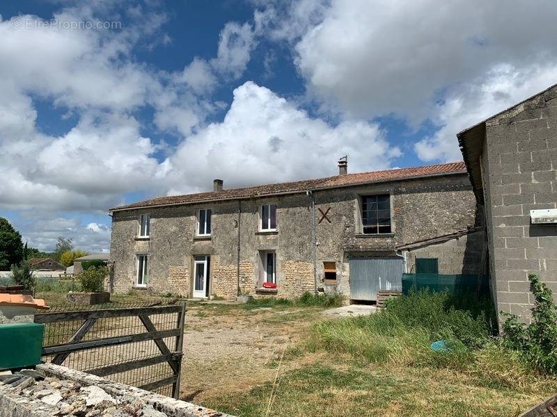 Maison à SAINT-JEAN-D&#039;ANGELY