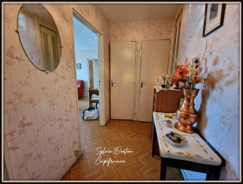 Appartement à VAUJOURS