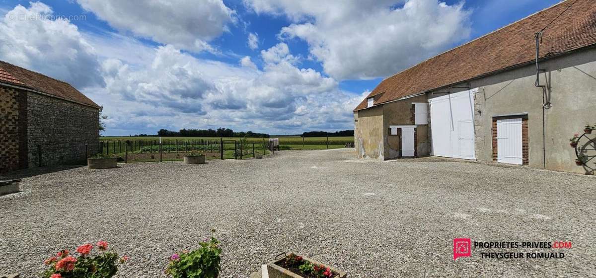 Maison à LA SELLE-SUR-LE-BIED