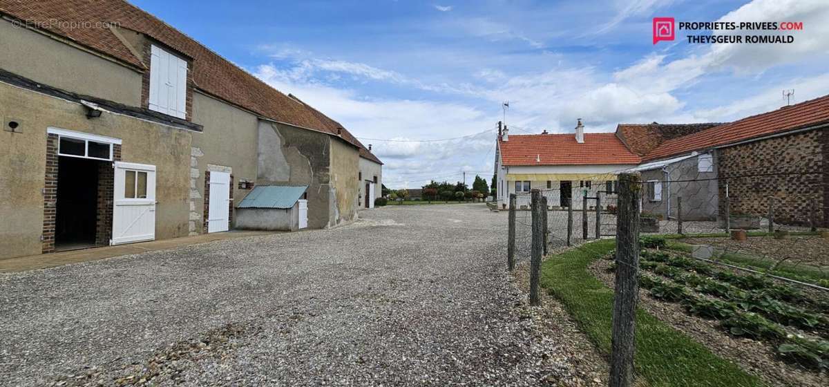 Maison à LA SELLE-SUR-LE-BIED