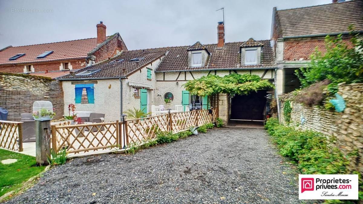 Maison à ESTREES-SAINT-DENIS