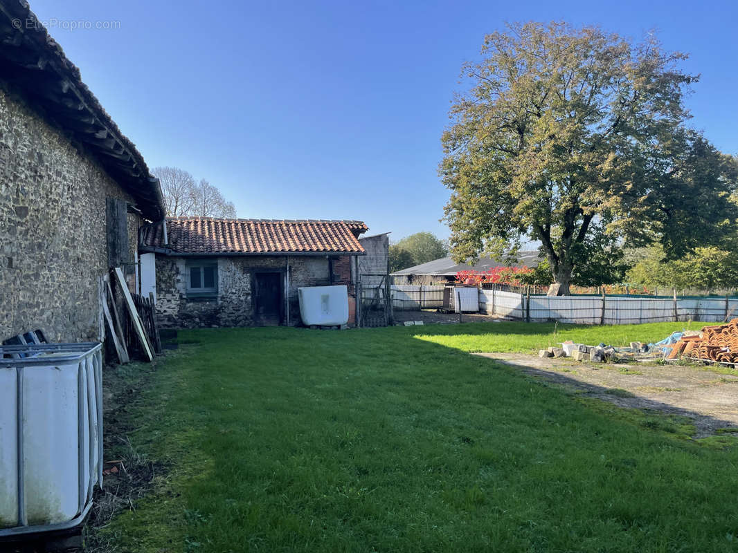 Maison à CHERVES-CHATELARS