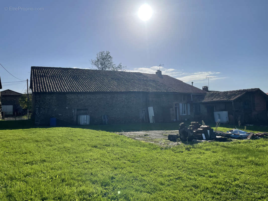 Maison à CHERVES-CHATELARS