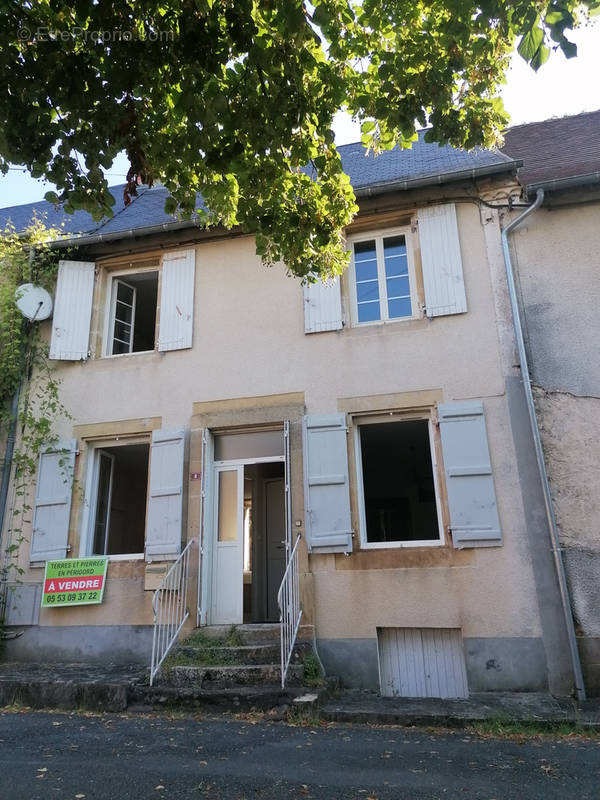 Maison à GENIS