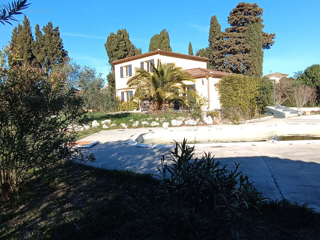 Maison à CAMARET-SUR-AIGUES