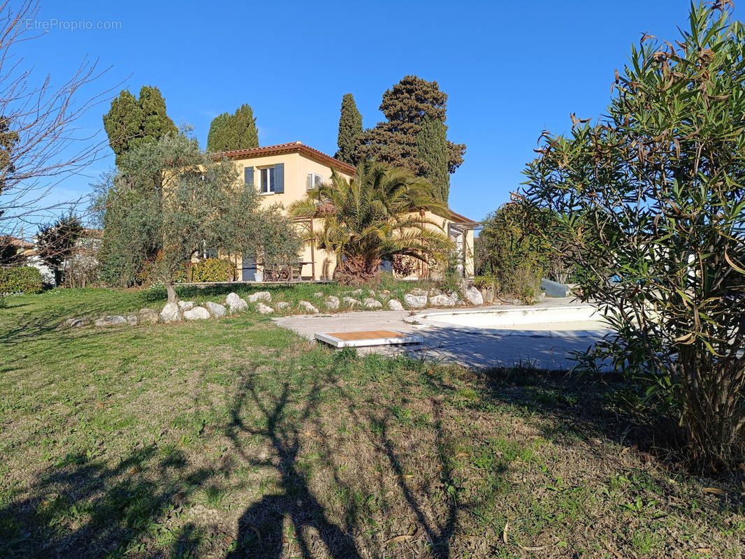 Maison à CAMARET-SUR-AIGUES