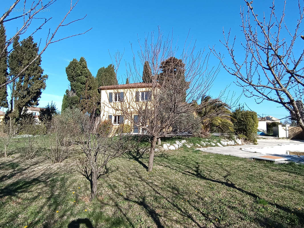 Maison à CAMARET-SUR-AIGUES