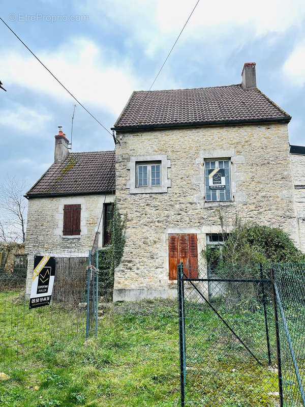 Maison à AVALLON